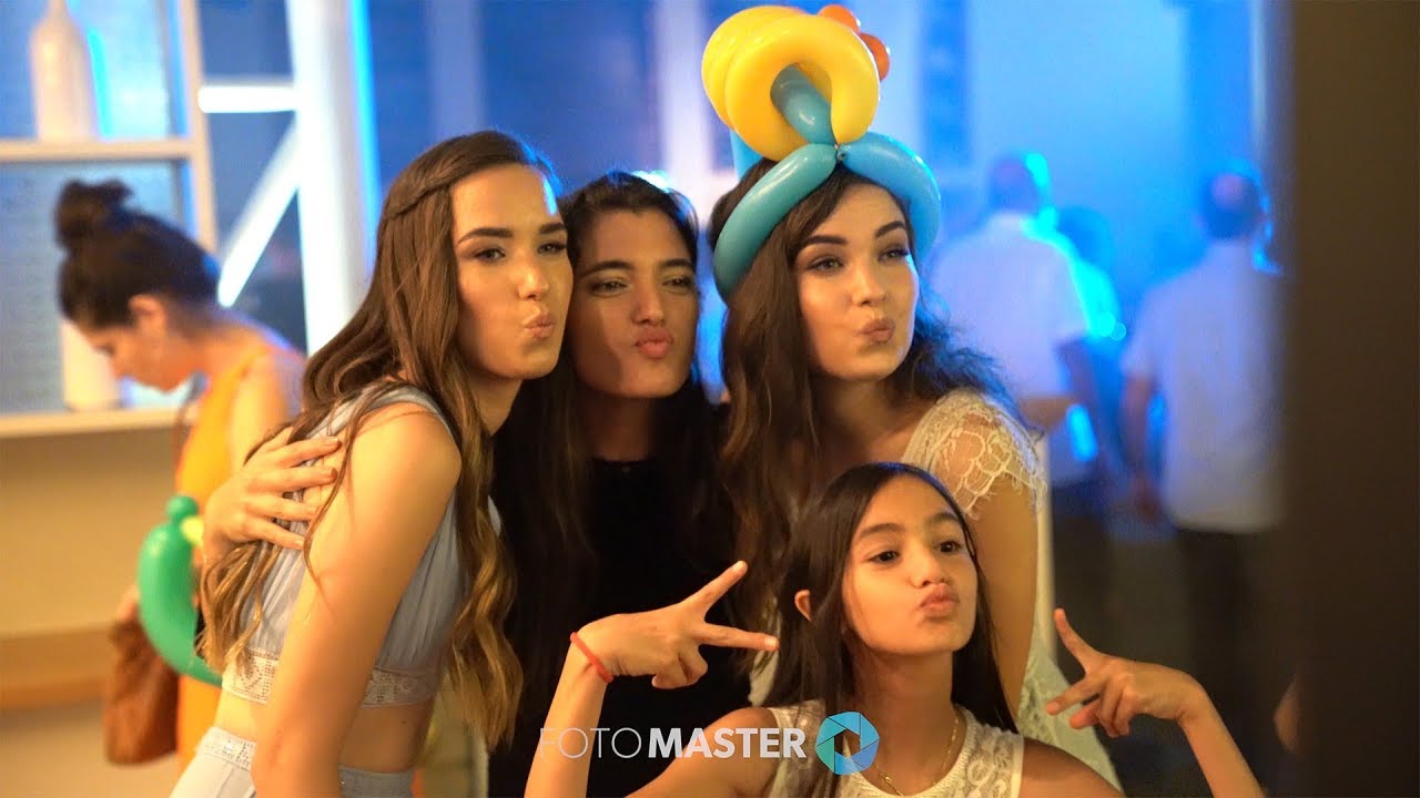PHOTO BOOTH