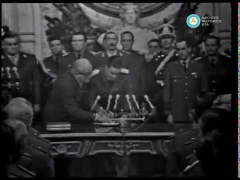 Videla y sus ministros juran sus cargos en la Casa Rosada, 1976
