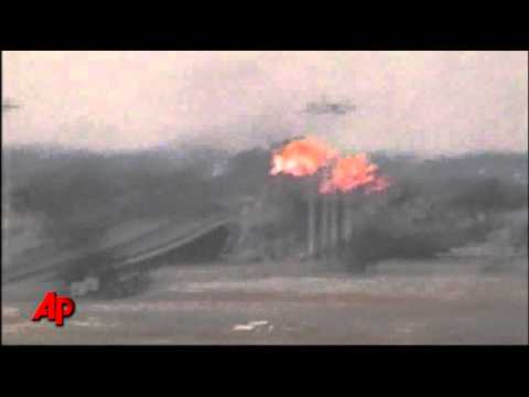 リビア反政府勢力  カダフィ側の戦闘機を撃墜