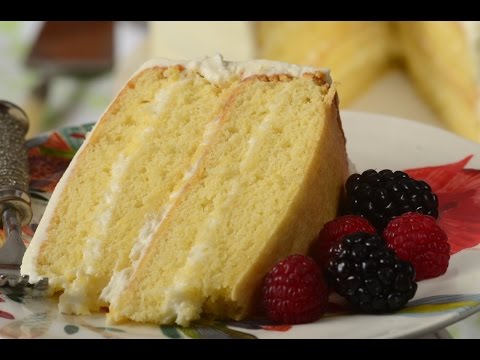 VIDEO : simple vanilla cake recipe demonstration - joyofbaking.com - recipehere: http://www.joyofbaking.com/recipehere: http://www.joyofbaking.com/cakes/simplevanillacake.html stephanie jaworski of joyofbaking.com demonstrates how ...