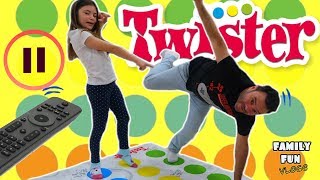 PAUSE CHALLENGE Jugando a TWISTER / Family Fun Vlogs