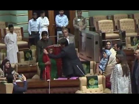 سندھ اسمبلی میں نصرت سحر عباسی اور امداد پتافی کے درمیان سیز فائر