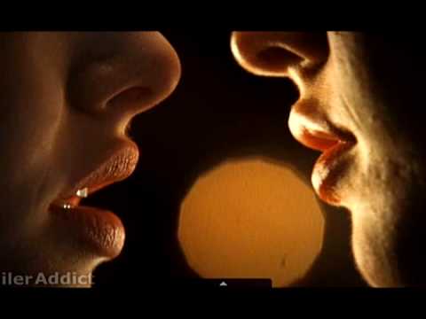 Megan Fox and Amanda Seyfried kissing in Jennifers BodyHOT Megan Fox and Amanda Seyfried kissing in Jennifers BodyHOT