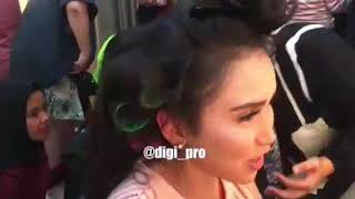 Kocaknya Zaskia Gotik Dan Ayu Ting Ting Kocaknya Zaskia Gotik Dan Ayu Ting Ting