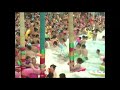 Thousands of Chinese Hit Pool to Escape Heatwave