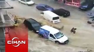 İzmir'de Sel Suları Vatandaşı Ve Araçları Böyle Sürükledi