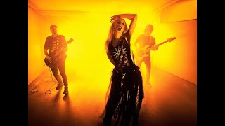 Healthy Junkies-'Some kind of girl'- (Official video)