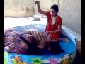 بنات في المسبح