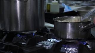 Kitchen With Stove And Pan. Shot 2. Free Footage / Кухня. Кастрюля На Плите