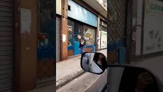 Ay viene le va a pegar tatatata