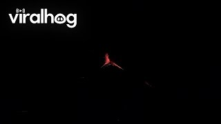 Volcan De Fuego Erupting At Night || Viralhog