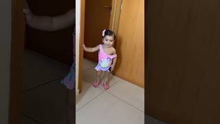A Primeira Vez De Heleninha Na Praia