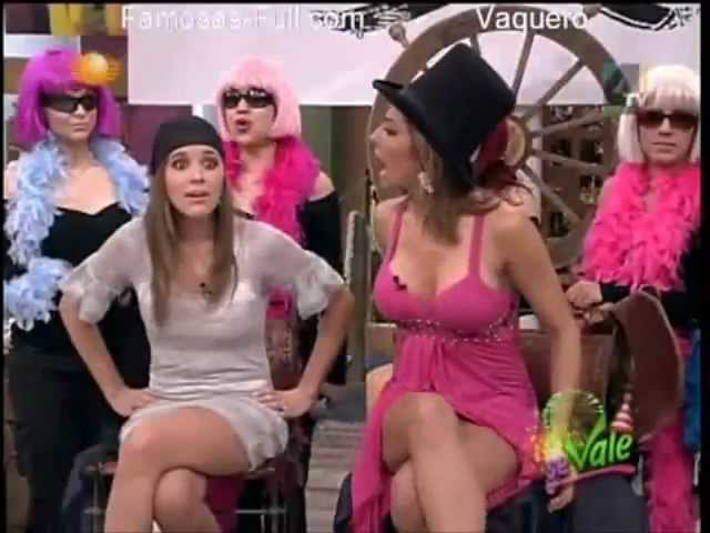 DESCUIDOS DE FAMOSAS UPSKIRT