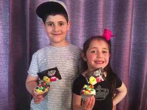 Gravity Cupcake Tutorial by two adorable kids