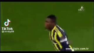 Emmanuel Emenike Taraftarlarının Önünde Şov Yapıyor