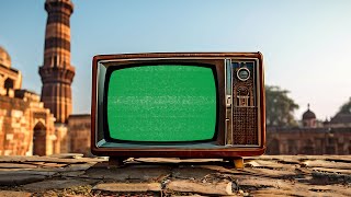 Old Retro Tv In Front Of Qutub Minar Green Screen | 4K | Vintage | Global Kreators