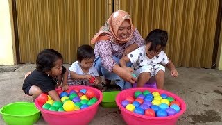 Wow Surprise Eggs Dalam Air & Colorfull Balls , Challenge Menangkap Ikan