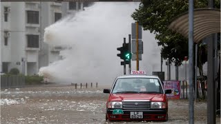 Видео Massive Typhoon Hato Shreds Macau - VIDEO от Wochit News, Макао
