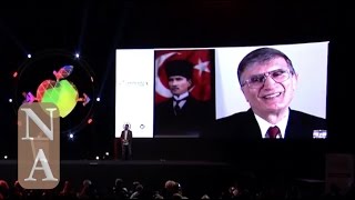 Aziz Sancar Rol Modelimin Resmini Arkamda Görüyorsunuz