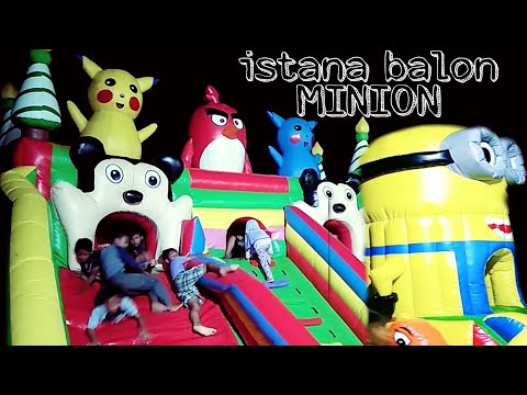 Bermain di istana balon Minion raksasa | Naik odong odong di pasar malam