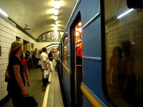 Київський метрополітен - Kyiv metro. Хрещатик - Khreshchatyk station.