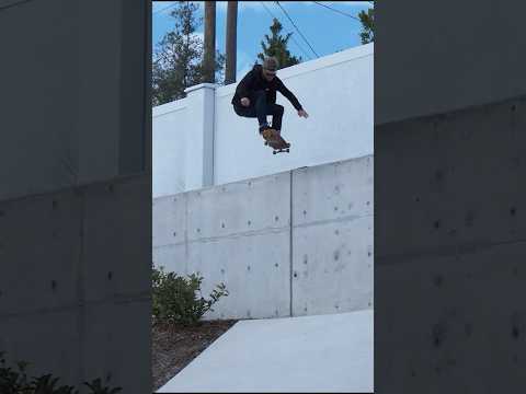Dalton knocks the wind out of himself on this Ollie but still gets the make! #skateboarding