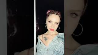 Feride Hilal Akin - Tik Tok