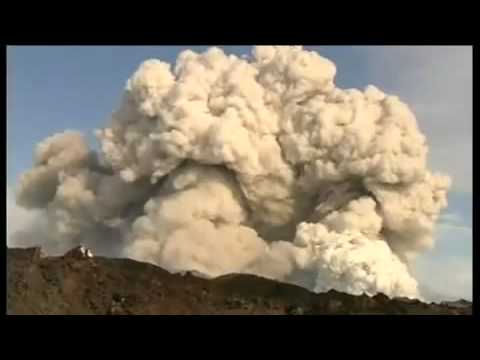 pictures of iceland volcano eruption 2010. Live Footage Iceland Volcano