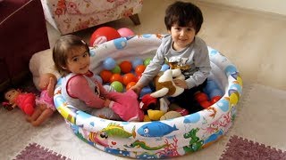 Deha Doruk Ve Arkadaşi Begüm Oyuncak Havuzunda Oynuyor