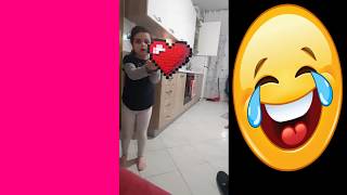 Nivea Santos Dançando Escondida No Video Da Filha Rsrsrsrs