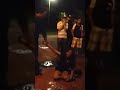 Pai apanha de amigos da filha