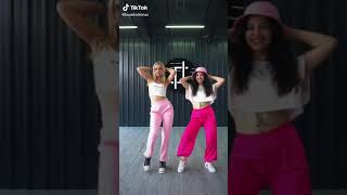 Buse Korkmaz Ve Aleyna Tilki