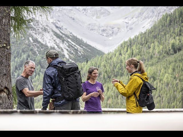 Watch Chamanna Cluozza: Gelebte Nachhaltigkeit in der Nationalpark-Hütte on YouTube.