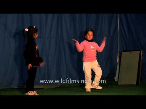 Little rung girls performing onChandu ke chacha ne chandu ki...