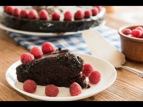 VIDEO : chocolate crazy cake recipe - no eggs, no milk, no butter - easy and delicious vegan cake recipe - full printable recipe: http://dessertrecipescorner.com/the-super-delicious-crazy-chocolate-full printable recipe: http://dessertrec ...