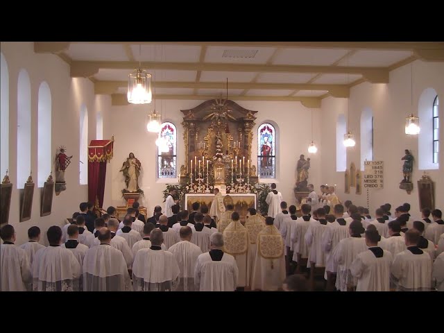 Watch 02. Februar 2024, 9:15 Uhr - Pontifikalamt mit Kerzenweihe, Prozession, Einkleidung und Tonsur on YouTube.