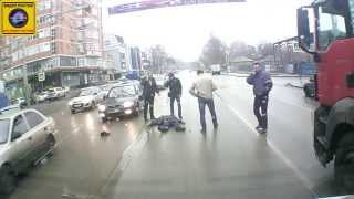 Видео Пешехода сбила машина Ростов на Дону Красноармейская 05 03 2015 ДТП в Ростове от видео ростов, Красноармейская улица, Ростов-на-Дону, Россия