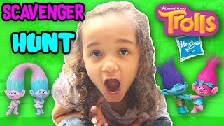 SCAVENGER HUNT IN MY GARDEN WITH HASBRO DREAMWORKS TROLLS | POPPY AND BRANCH TROLLS BLIND BAGS