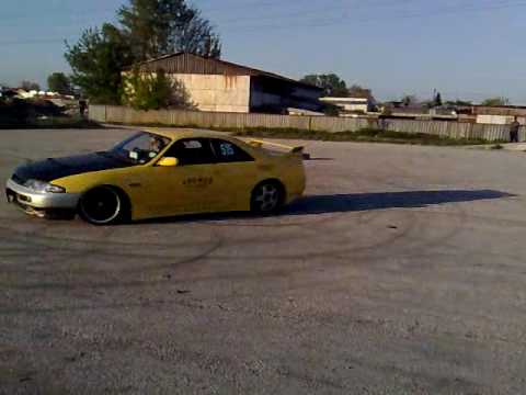 Nissan Skyline R33 Drifting. Skyline R33 Drift