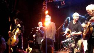 Watch Oyster Band Put Out The Lights video