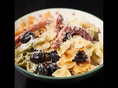 VIDEO : farfalle with sausage, olives and cream - ingredients* black olives,ingredients* black olives,farfalle, garlic, heavy cream,ingredients* black olives,ingredients* black olives,farfalle, garlic, heavy cream,pasta, pepper, porkingre ...