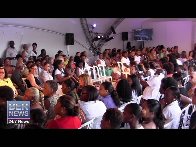 Juliana Gibbons At Local Designer Showcase, July 10 2014