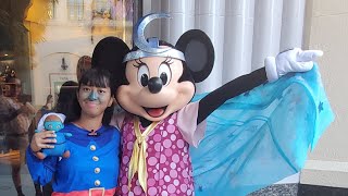 I As Blue Nosed Violet Beauregarde Meets Minnie Mouse At Dca 2025