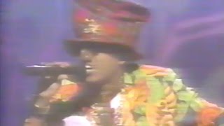 Watch Digital Underground Kiss You Back video