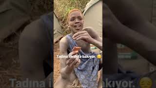 Çikolatanın Ham Maddesini Toplayan Ama Çikolatanın Tadına Ilk Kez Bakma Fırsatı Bulan Genç.
