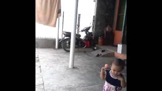 Elysia & Mama Main Bola