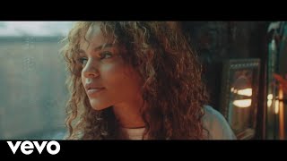 Leslie Grace, Justin Quiles, Play-N-Skillz - Sola (Official Video)