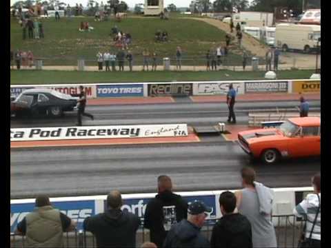 Mopar Nats 09 Plymouth Roadrunner vs Chevy Nova