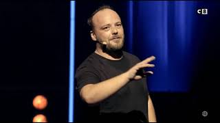 Alban Ivanov Nous Décrit Toutes Les Personnes Qui Habitent Son Immeuble.
