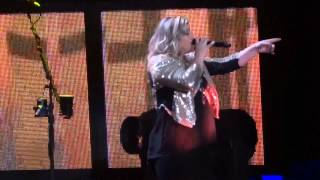 Watch Kelly Clarkson Nostalgic video